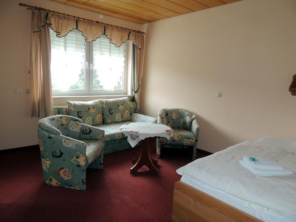 Gaestehaus Am Hirtenberg 브라이텐브룬 외부 사진